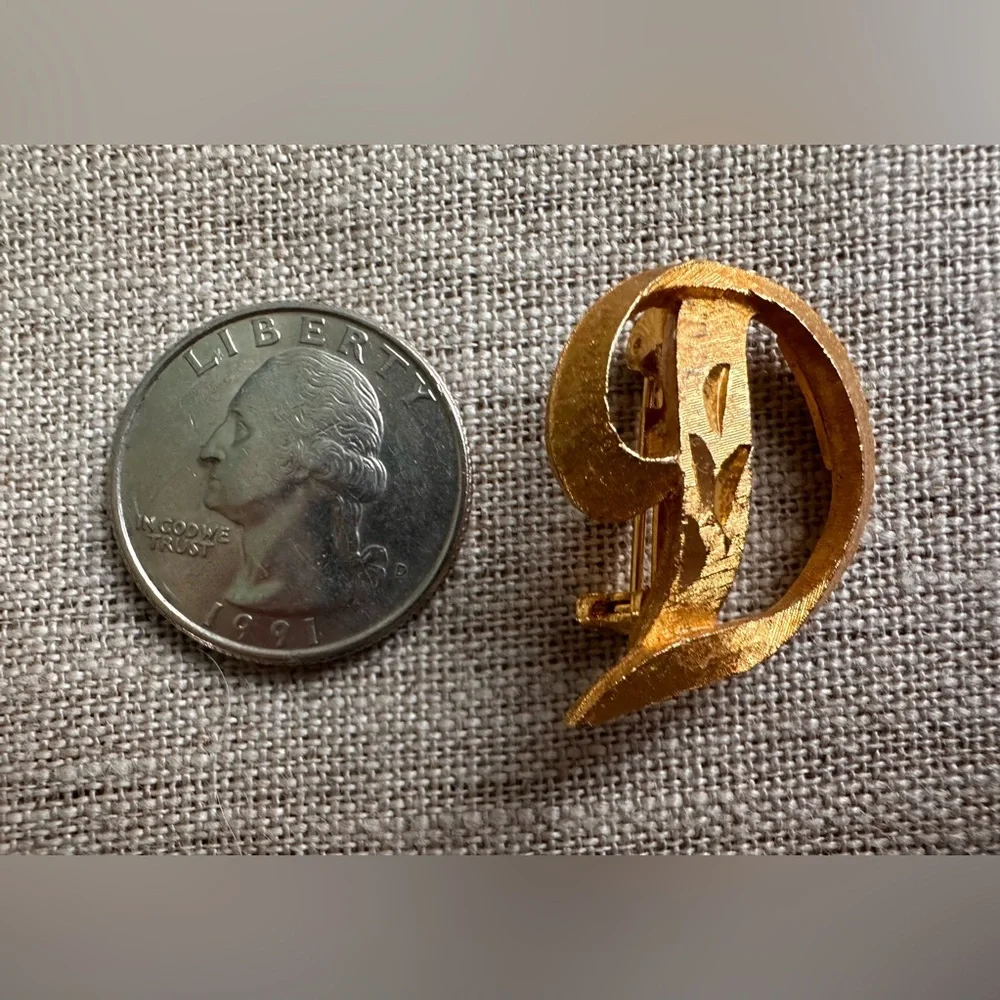 Vintage Mamselle Gold Tone Initial Monogram Script Letter “D” Brooch Pin - Picture 3 of 3